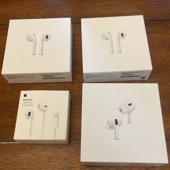 EMPTY apple boxes. 11 total plus 2 bags. - Picture 5 of 8